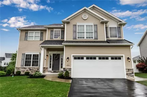 4 Darien Ct, Lancaster, NY 14086
