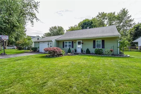 4398 White Acres Rd, Clarence, NY 14031