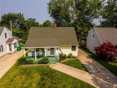 4696 Chapman Pkwy, Hamburg, NY 14075