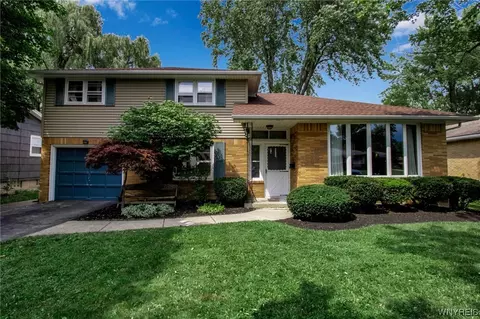 220 Forest Hill Dr, Amherst, NY 14221