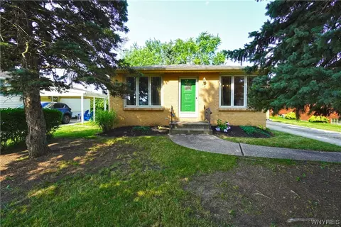 82 Candace Ln, Depew, NY 14043