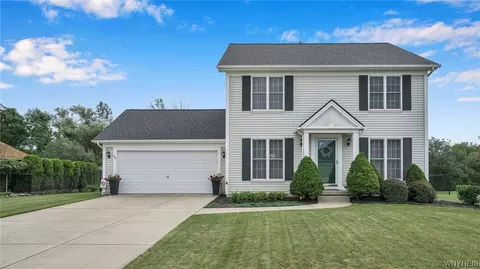 48 Cedarbrook Dr, Lancaster, NY 14086