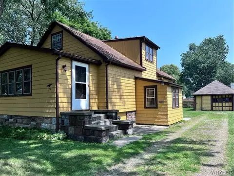 95 Rose Ave, West Seneca, NY 14224