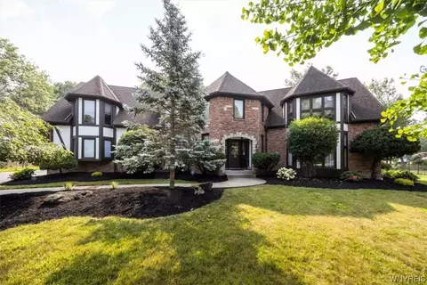 23 Stratford Ct, East Amherst, NY 14051