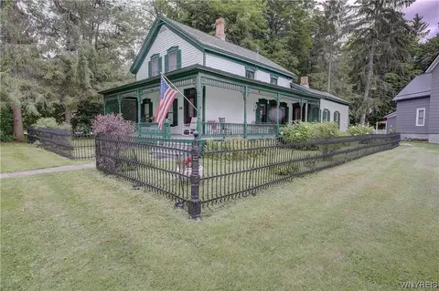 2 Elk St, Ellicottville, NY 14731