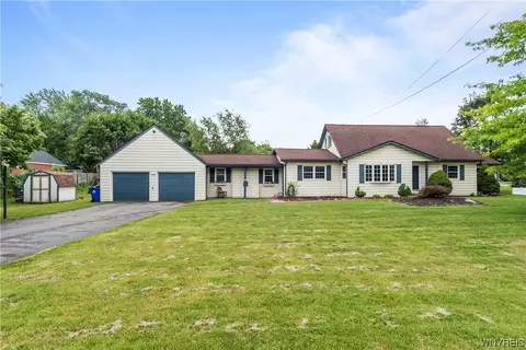 8265 Vernon Cir, Buffalo, NY 14221