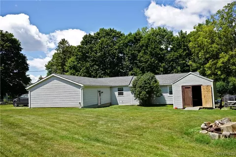 6747 E Lake Rd, Castile, NY 14427