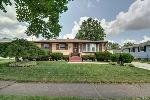 762 Remington Dr, North Tonawanda, NY 14120