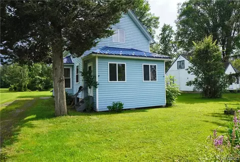 915 Lake St, Evans, NY 14006