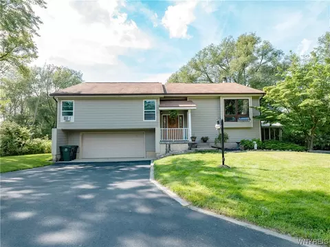 12 Wellington Ct, Ellicott, NY 14701