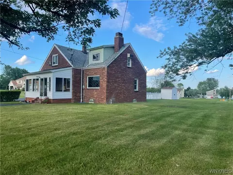 859 E River Rd, Grand Island, NY 14072