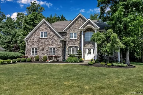 9276 Via Cimato Dr, Clarence Center, NY 14032