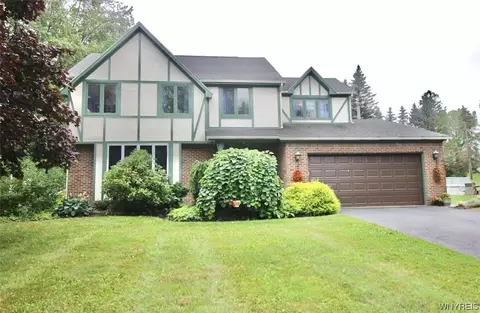 341 Rolling Green Ln, Elma, NY 14059