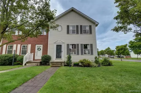1 Queens Guard Walk, Tonawanda, NY 14150