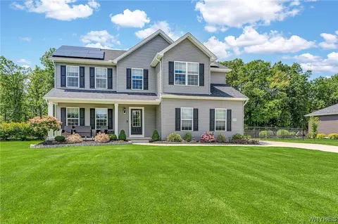 6940 Hidden Oak Dr, Pendleton, NY 14094