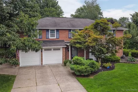 135 Surrey Run, Amherst, NY 14221