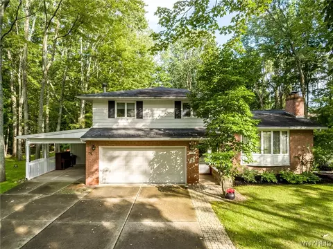 13 Forsythia Ct, Orchard Park, NY 14127