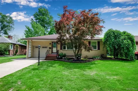 32 Grant Rd, Amherst, NY 14226