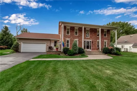 23 Kingston Cir, Lockport, NY 14094
