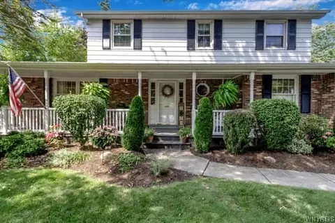 52 Countryside Ln, Amherst, NY 14221