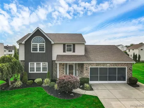 16 Hidden Trl, Lancaster, NY 14086
