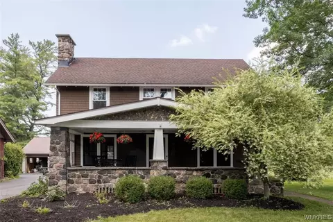 400 Girard Ave, Aurora, NY 14052
