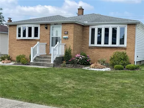 18 Paula Dr, Cheektowaga, NY 14225