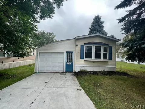 90 Burgundy Cir, West Seneca, NY 14224