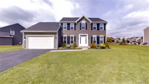 25 Windham Ct, Grand Island, NY 14072