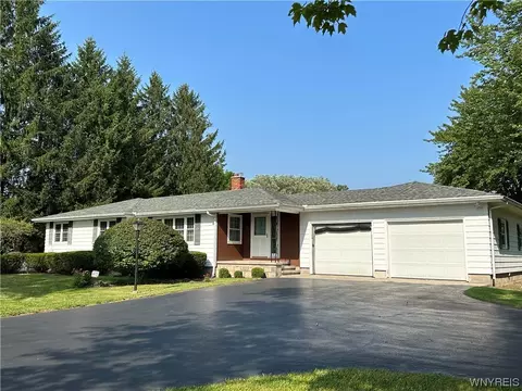 9137 S Lake Rd, Pembroke, NY 14036