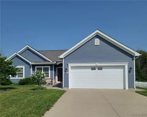 5953 Southwood Dr, Lockport, NY 14094