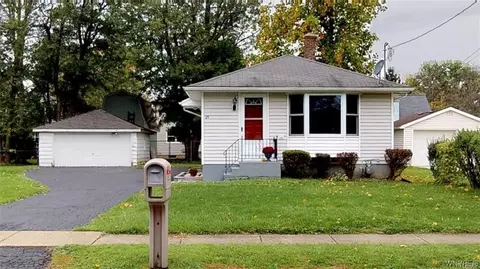 25 Iroquois Ave, Lancaster, NY 14086