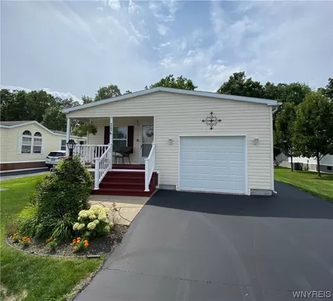 9785 Kingsthorpe, Clarence, NY 14031