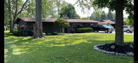 912 Escarpment Dr, Lewiston, NY 14092