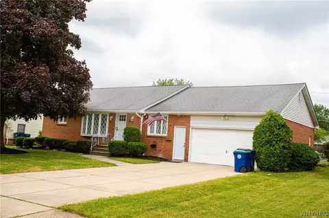 128 Fairways Blvd, Amherst, NY 14221