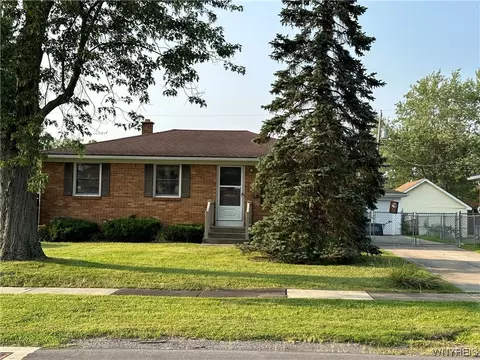 126 Willowcrest Dr, West Seneca, NY 14224