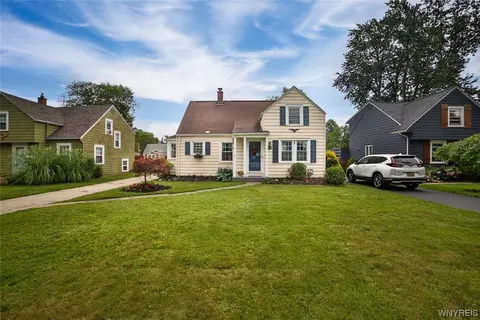 492 Lamarck Dr, Cheektowaga, NY 14225