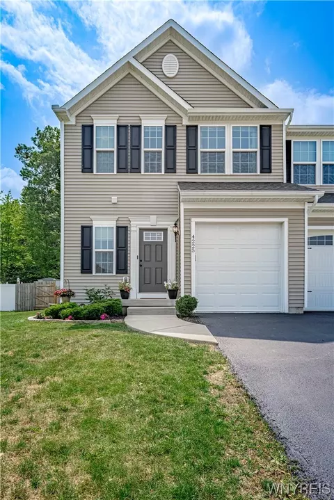 4225 Arthur Ct, Hamburg, NY 14075