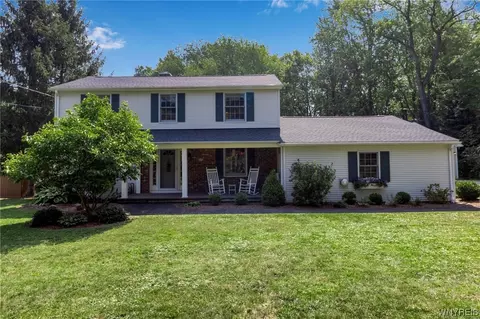 208 Treehaven Dr, Aurora, NY 14052