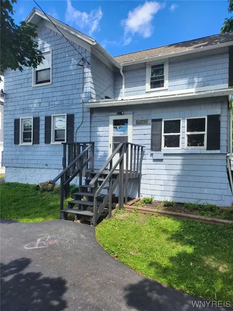 2779 Saunders Settlement Rd, Sanborn, NY 14132