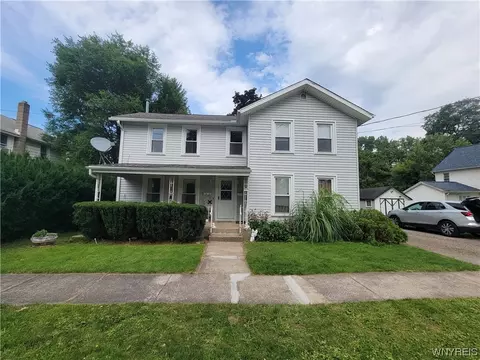 909 Orient St, Shelby, NY 14103