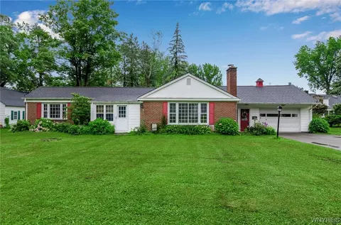4481 Valley View Ave, Hamburg, NY 14075