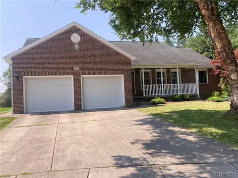 150 Liberty Ln, West Seneca, NY 14224