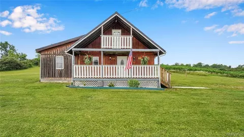 4322 Hermitage Rd, Wethersfield, NY 14569