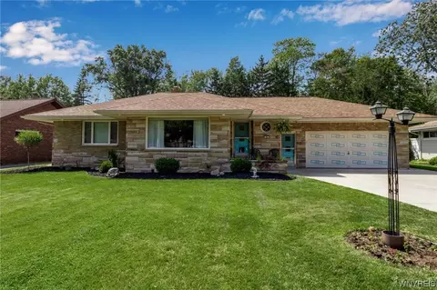 56 Circle End Dr, West Seneca, NY 14224