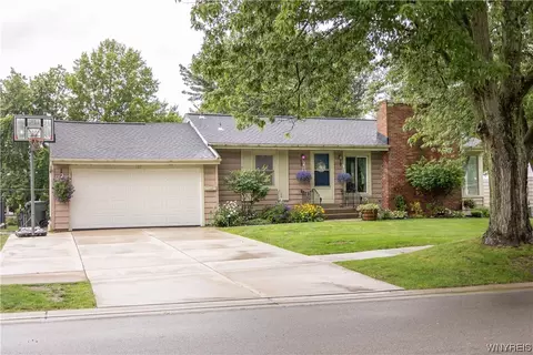 131 Cadman Dr, Amherst, NY 14221