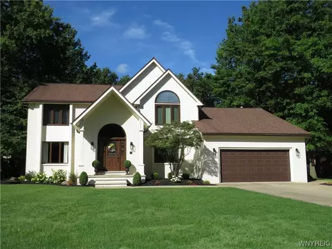 90 Riverwoods Dr, Grand Island, NY 14072