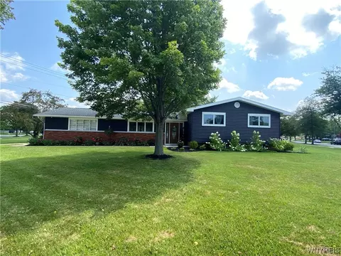 377 Brookwood Dr, Hamburg, NY 14075
