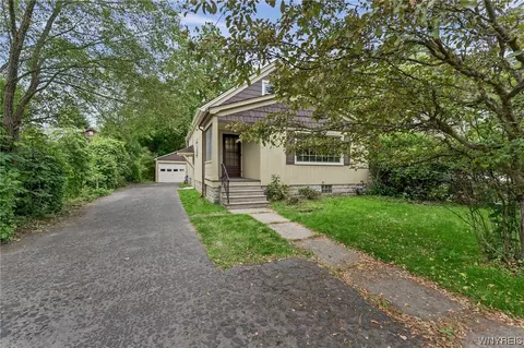 5229 Genesee, Bowmansville, NY 14026