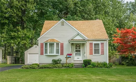 1262 Parkview Dr, North Tonawanda, NY 14120
